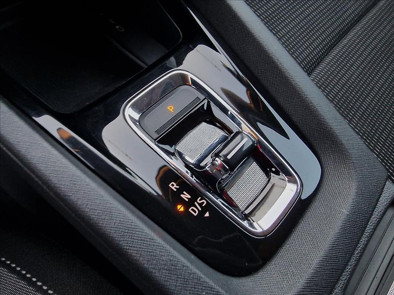Škoda Octavia 2.0TDI DSG Ambition,ČR,1.Maj. - fotka 35 z 50