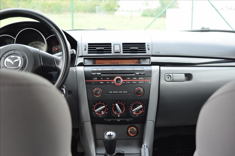 Mazda 3 1,4 i 62KW NOVÁ STK PO SERVISE - fotka 17 z 40