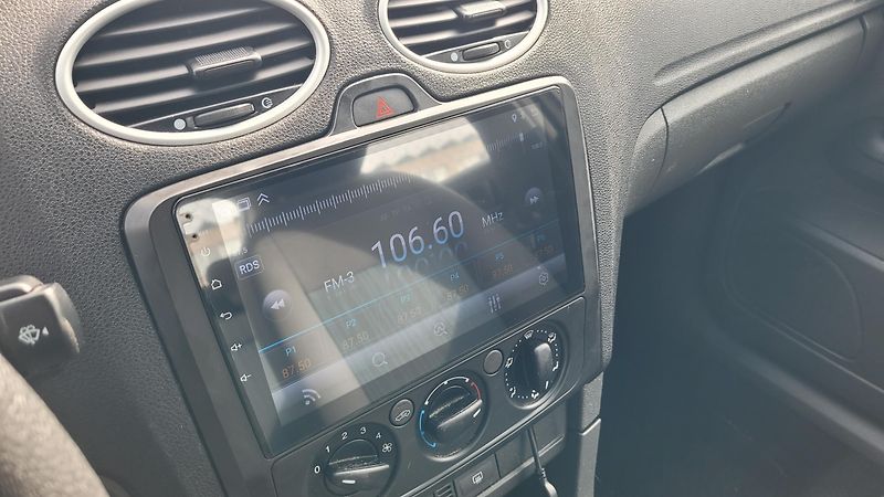 Ford Focus (2005) 1,4i 16v - fotka 18 z 21