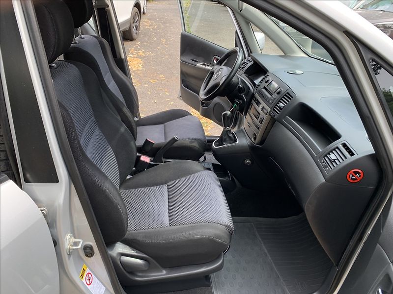 Toyota Corolla Verso 1,8 i ČR,1.MAJITEL - fotka 13 z 17