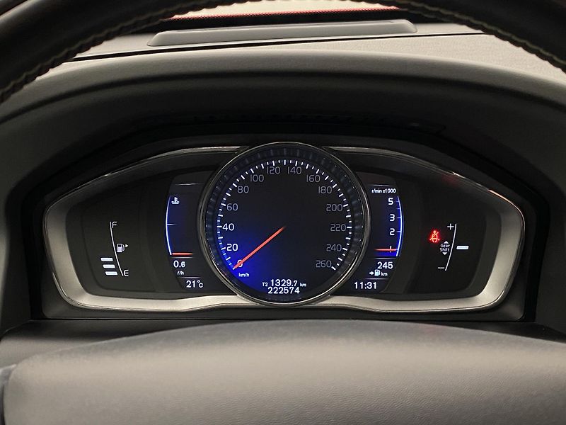 Volvo XC60 D3 R-DESIGN - fotka 25 z 45