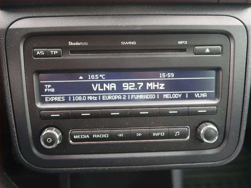Škoda Fabia (2012) 1.2 TSI, po STK, rezervace - fotka 12 z 15