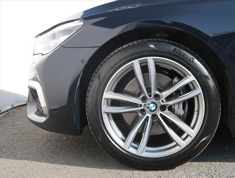 BMW Řada 7 (2019) M Paket 730 d xDrive, ČR - fotka 15 z 29