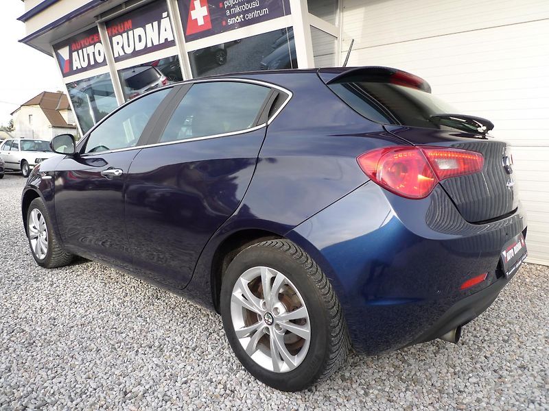 Alfa Romeo Giulietta 1,4 TB 125kW Navi Panorama - fotka 12 z 39