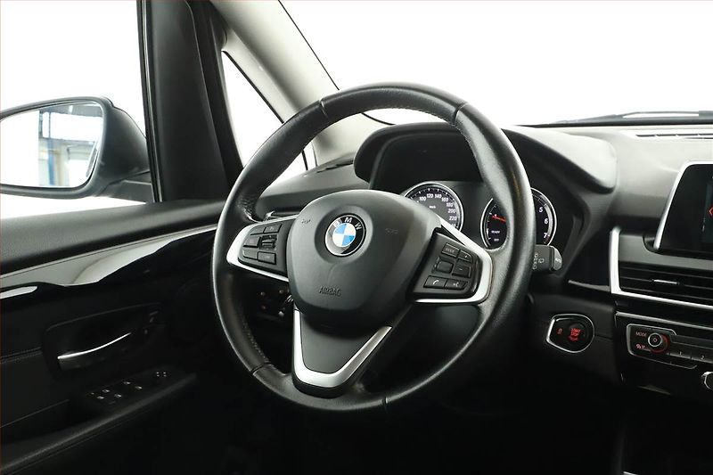 BMW Řada 2 (2020) 218i Gran Tourer, Automat - fotka 10 z 23