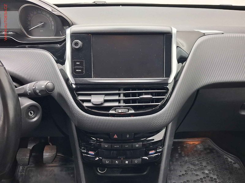 Peugeot 2008 (2017) 1.6HDi, 1.maj,ČR, Allure - fotka 12 z 16