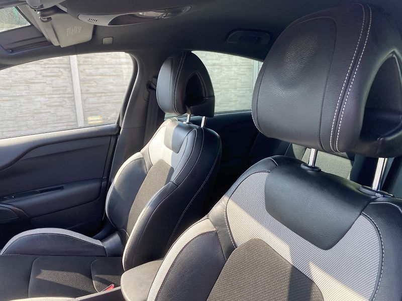 Citroën DS4 1.6i 16V 120PS EXCLUSIVE TOP!! - fotka 99 z 160
