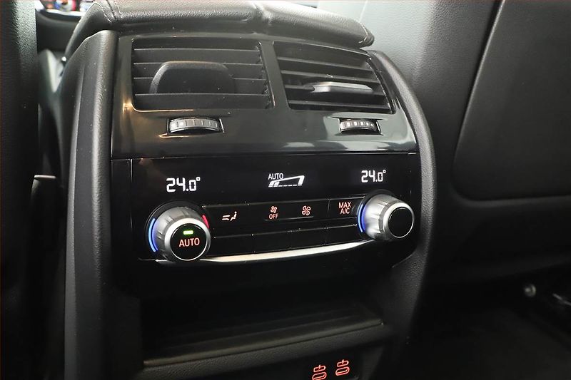 BMW Řada 5 (2021) 520d xDrive - fotka 12 z 21