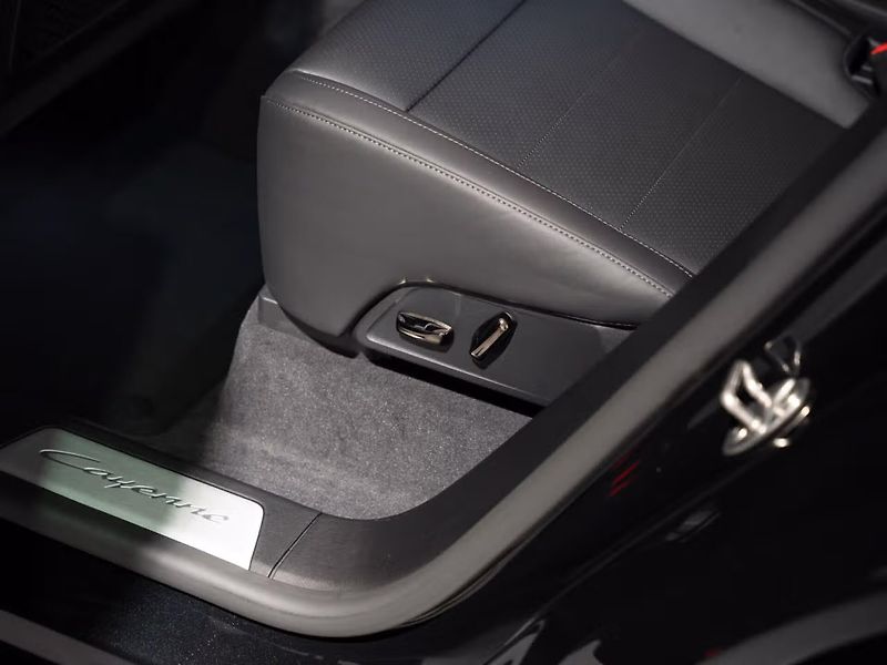 Porsche Cayenne Electric HuD HD-Matrix Venti - fotka 12 z 22