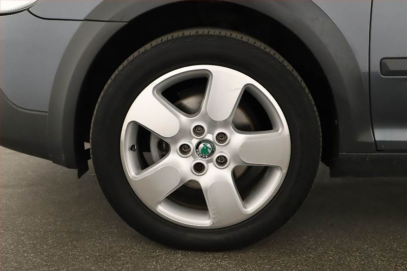 Škoda Octavia (2011) Scout 2.0 TDI, 4X4, Automat - fotka 18 z 18