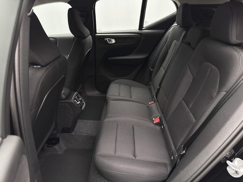 Volvo XC40 (2026) B3 AUT ESSENTIAL - fotka 6 z 20
