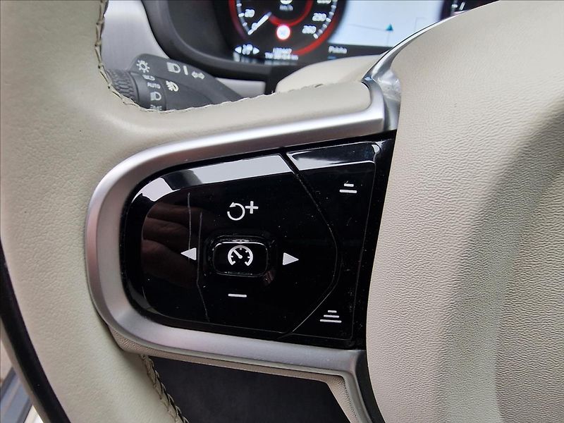 Volvo V90 2.0 D4 Momentum Pro,ČR,1.Maj. - fotka 23 z 50