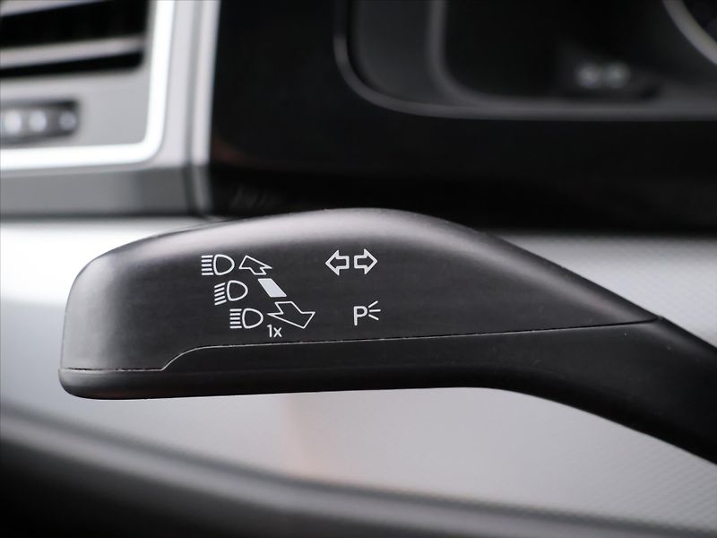 Volkswagen Multivan 2,0 TDI 150kW Highline LED - fotka 21 z 36