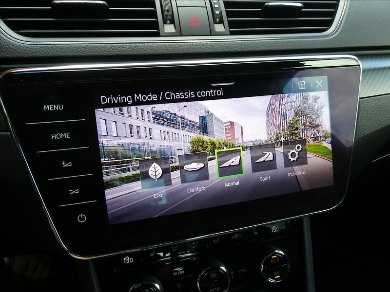 Škoda Superb 2,0 TSi SPORTLINE,1maj,webasto - fotka 34 z 50