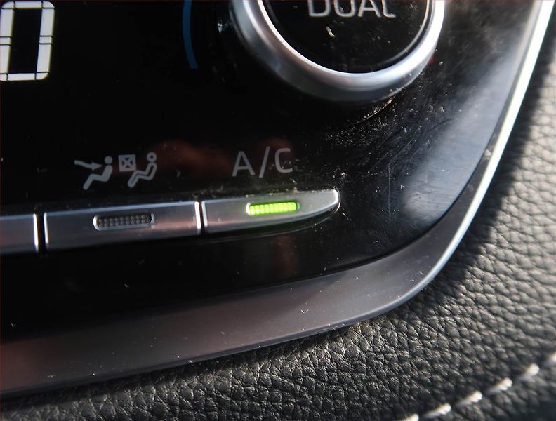 Toyota Corolla (2021) 2.0 Hybrid - fotka 22 z 27