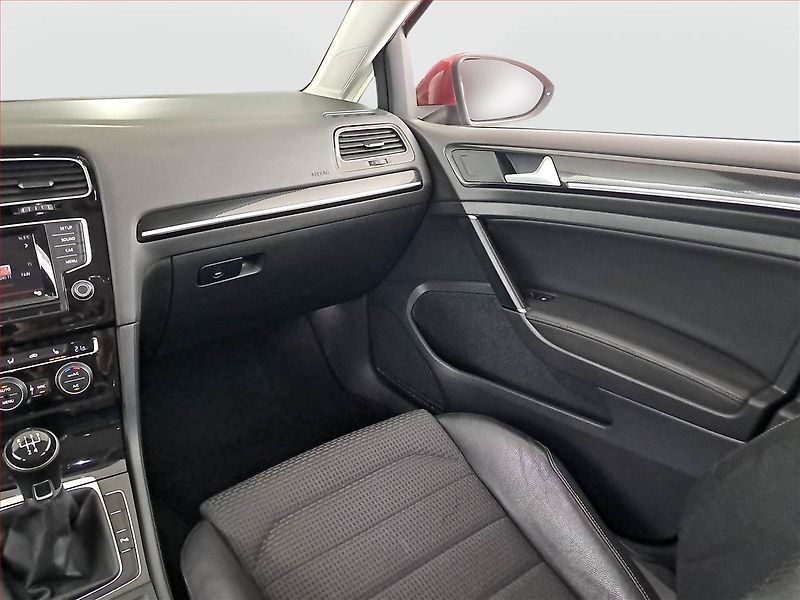 Volkswagen Golf (2015) 1.6 TDI, Kůže, Tempomat - fotka 8 z 19