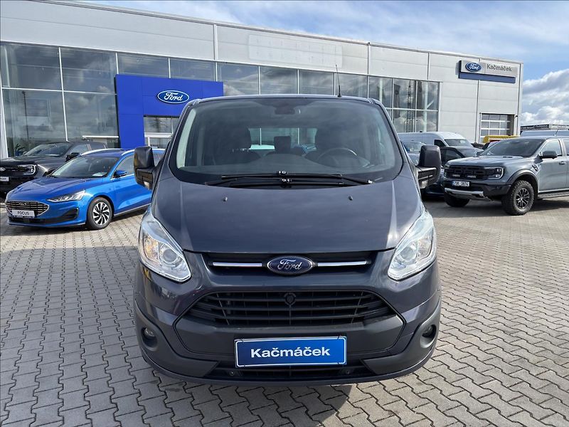 Ford Tourneo Custom 2,2 TDCi 92kW L1 - fotka 8 z 34