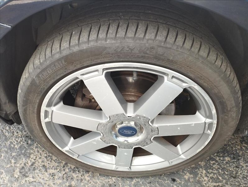 Ford Mondeo 1,8 Ghia - fotka 16 z 17