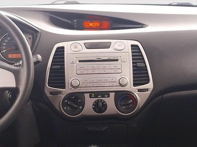 Hyundai i20 (2009) 1.2 - fotka 12 z 17