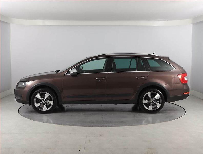 Škoda Octavia (2015) Scout 2.0 TDI, 4X4, Automat - fotka 3 z 21