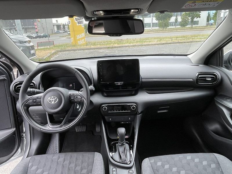 Toyota Yaris 1.5 Hybrid Style ODBĚR IHNED - fotka 14 z 27