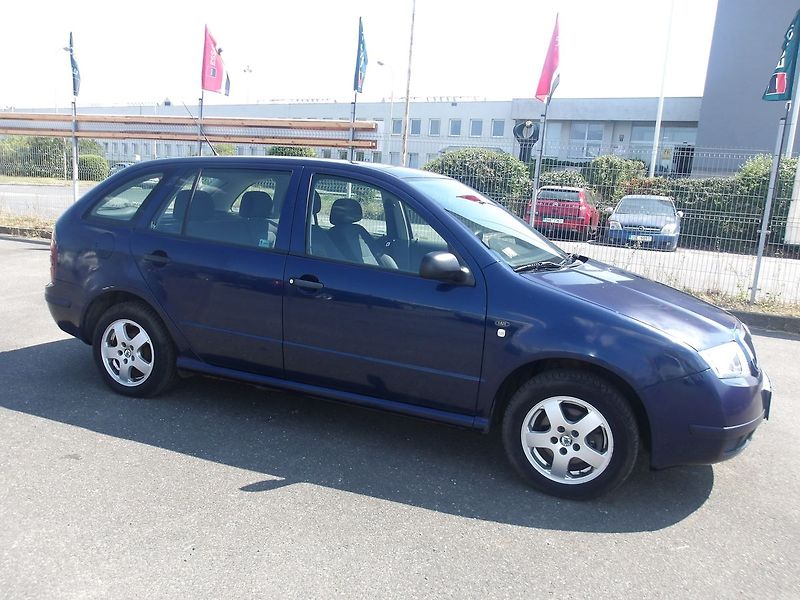 Škoda Fabia 1,4i 1.MAJ.! NAJ.47000km !!! - fotka 11 z 29
