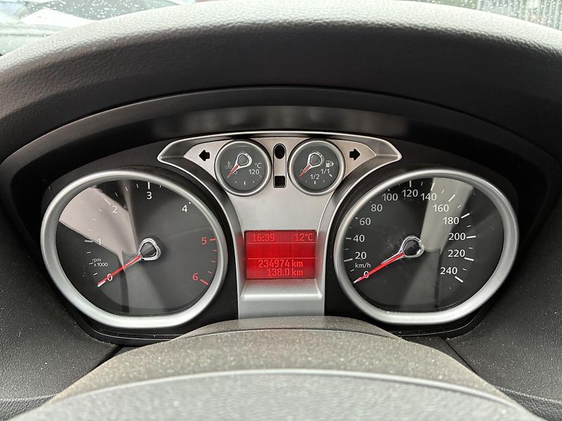 Ford Focus 1,6 TDCi-66kW,KOMBI,KLIMA,ALU - fotka 14 z 20