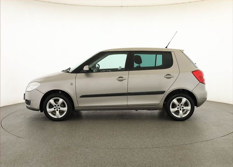 Škoda Fabia (2008) Ambition 1.2 12V, pěkný stav - fotka 3 z 12