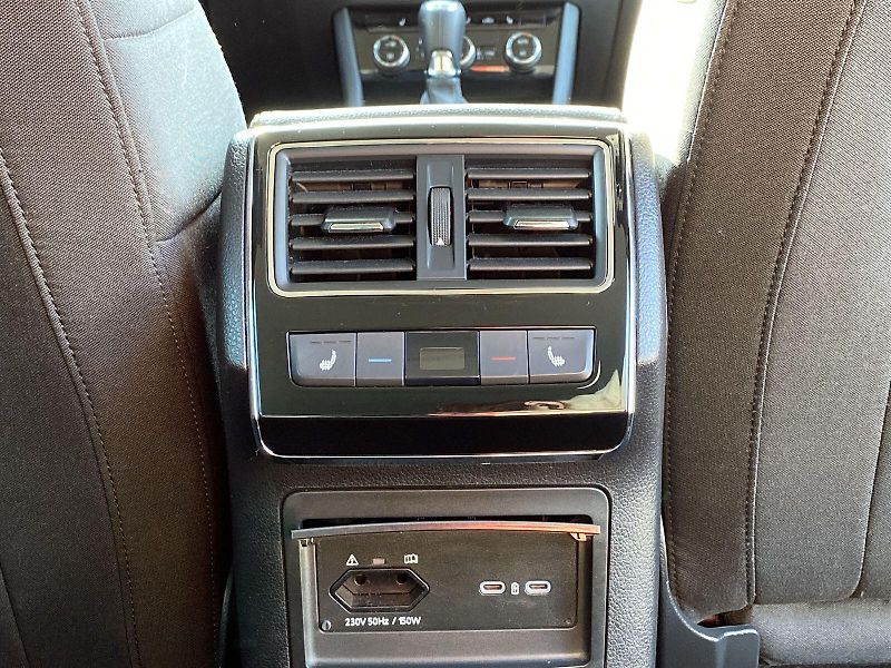Škoda Superb (2023) Combi 1.4 TSI iV DSG Style - fotka 30 z 37