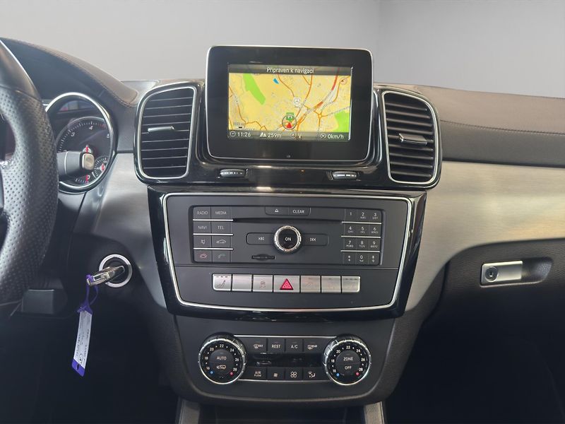 Mercedes-Benz GLS (2018) 350 4MATIC - fotka 15 z 29