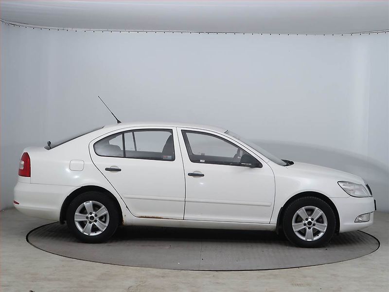 Škoda Octavia (2010) 1.9 TDI, po STK, oblíbený vůz - fotka 6 z 14