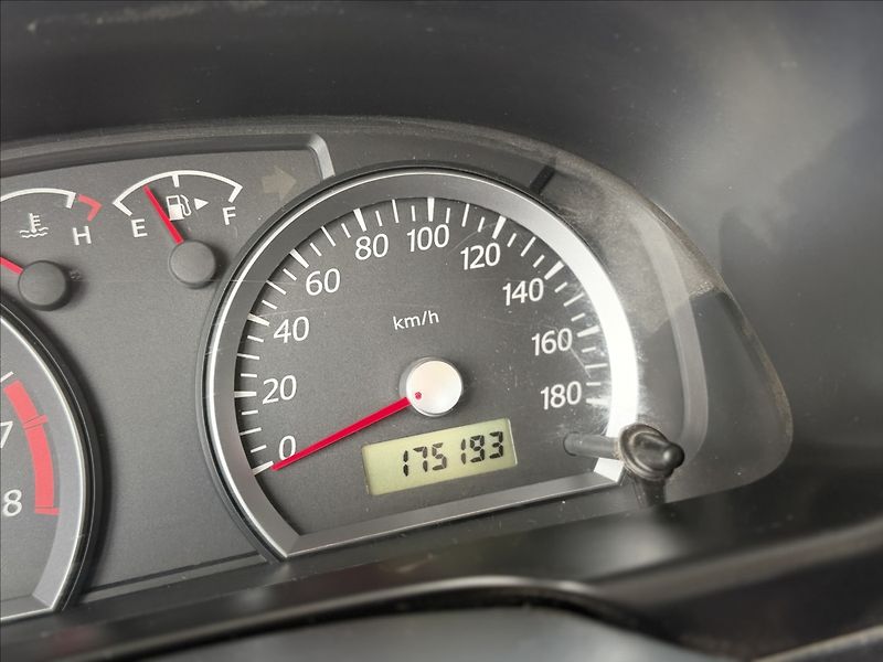 Suzuki Jimny 1,3 VVT 4X4 TAŽNÉ +SADA KOL - fotka 11 z 18