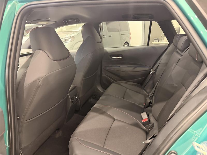 Toyota Corolla (2025) 1,8 Hybrid (140k) GR Sport - fotka 10 z 12