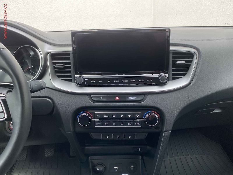 Kia Ceed (2023) 1.5 T-GDi SW, 1.maj,ČR, TOP - fotka 12 z 18