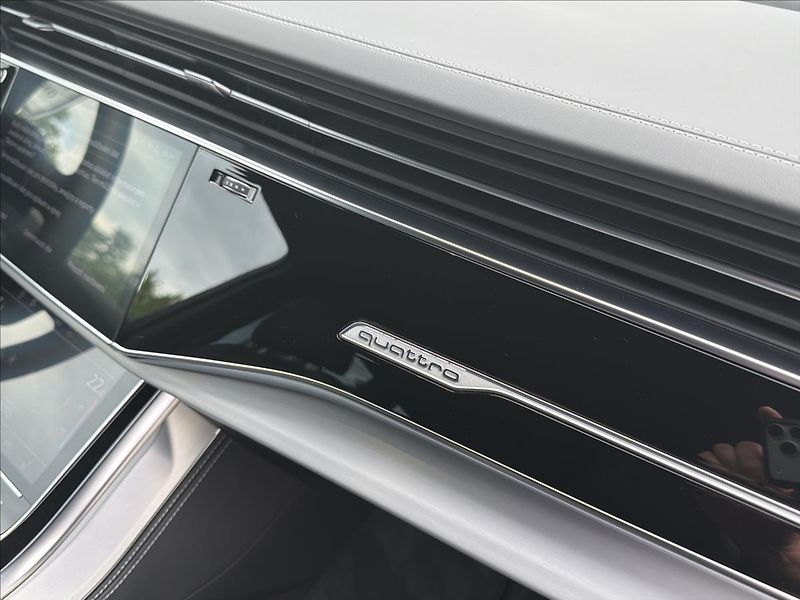 Audi Q7 3,0 TDI 210 KW S-LINE QUATTRO - fotka 27 z 39