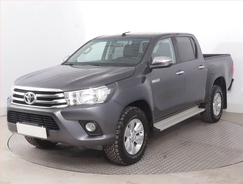 Toyota Hilux (2020) 2.4 D-4D - fotka 2 z 16