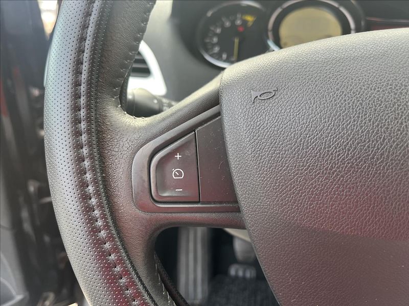 Renault Mégane 1,6 i KLIMA ALU 2x KOLA - fotka 22 z 36