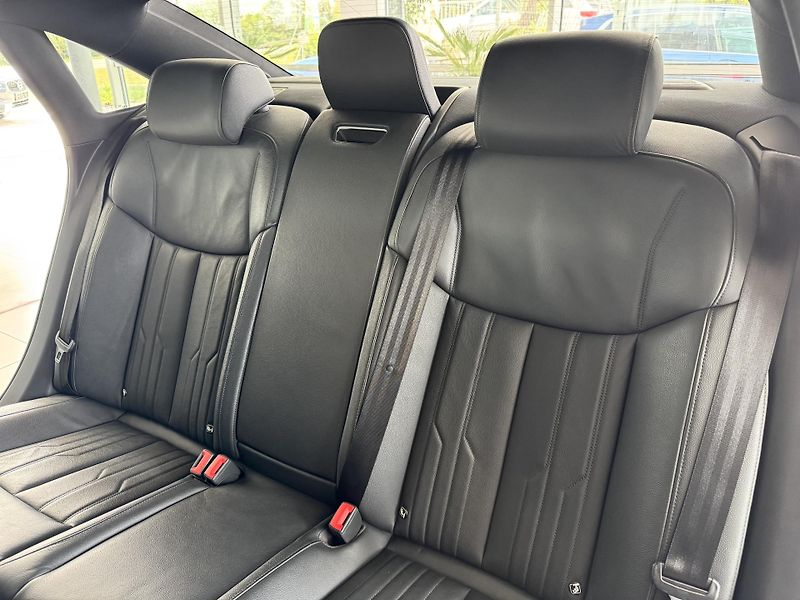 Audi A8 50TDI Q*Vzduch*REZERVACE! - fotka 16 z 49