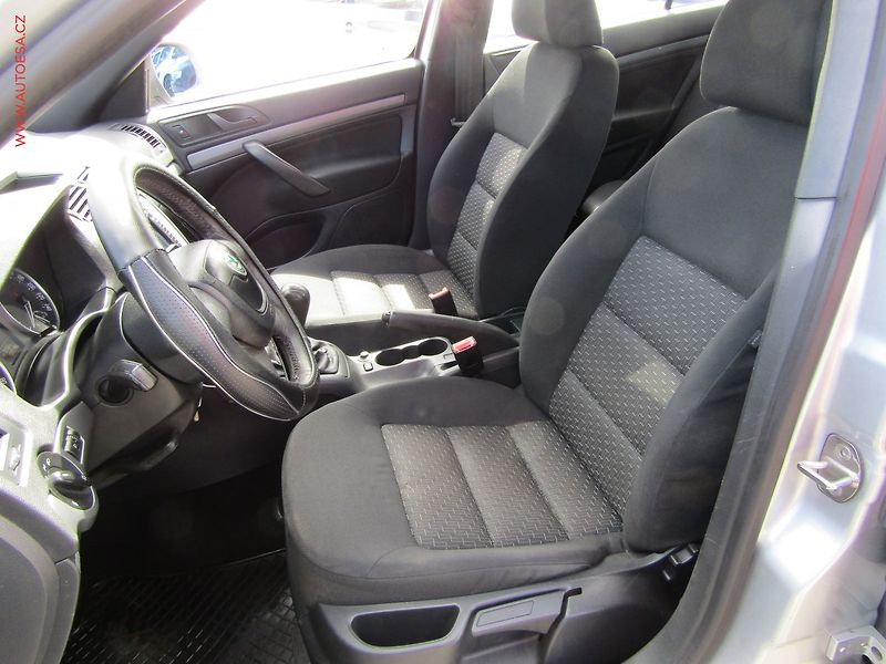 Škoda Octavia (2011) 1.2 TSi, ČR, AC, park.asist - fotka 9 z 16