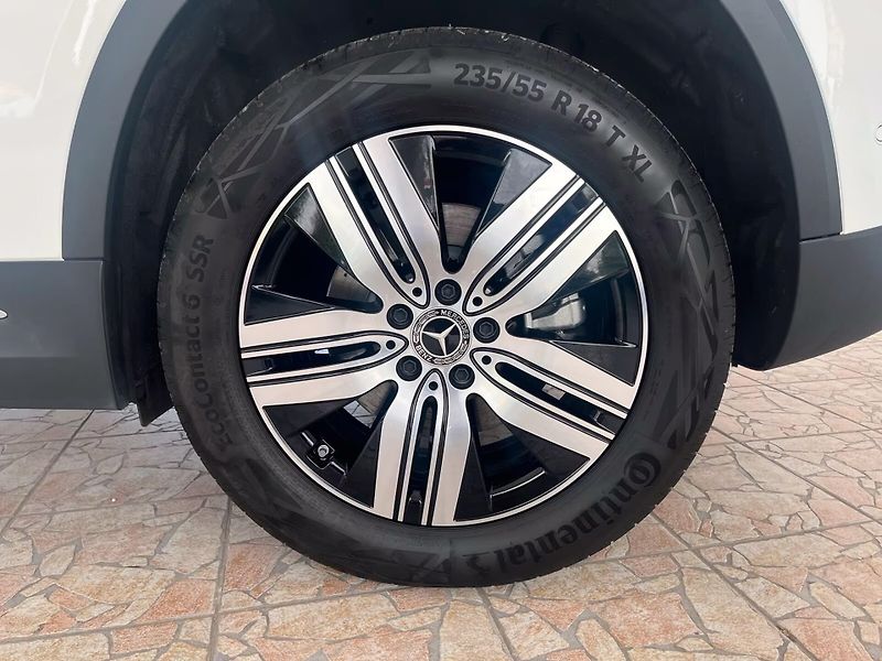 Mercedes-Benz EQA 300 4M Prog. 360 Taž Distronic - fotka 8 z 22