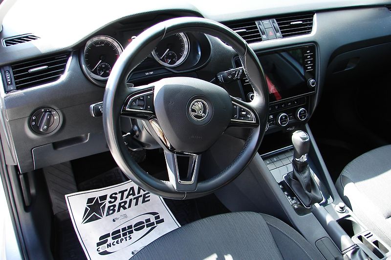 Škoda Octavia 2.0 TDi DSG LED NAVI ČR-ZADÁNO - fotka 19 z 43