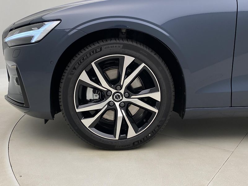 Volvo V60 (2026) B4 AUT DARK PLUS - fotka 18 z 57