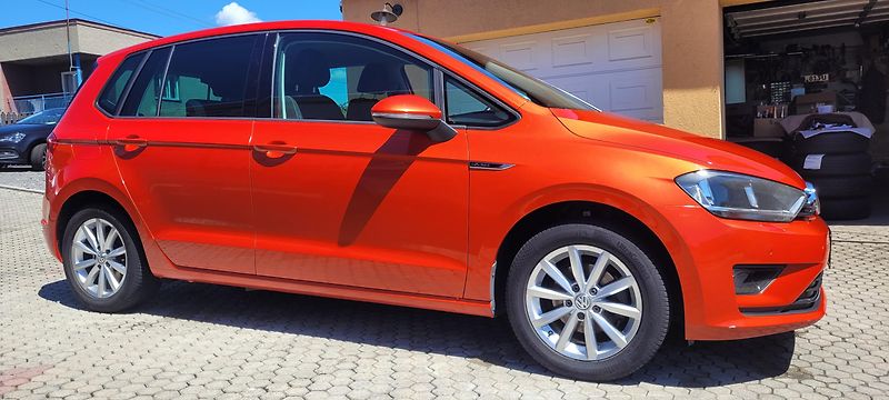 Volkswagen Golf Sportsvan (2015) 1,2TSi 81kW benzín „Lounge“ - fotka 4 z 41