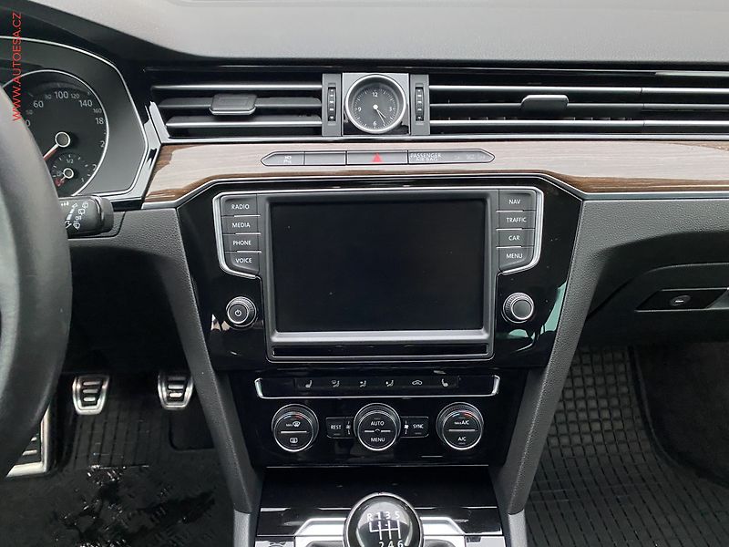 Volkswagen Passat (2015) 2.0 TDi, ČR, Highline, LED - fotka 12 z 18