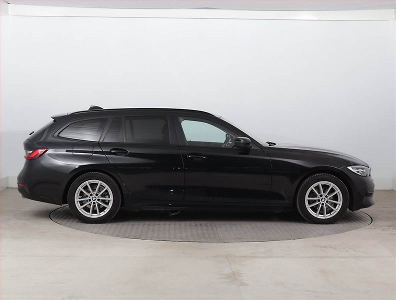 BMW Řada 3 (2022) Advantage 320 d, Automat - fotka 6 z 22