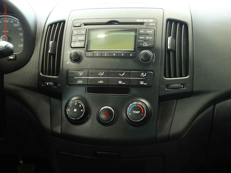 Hyundai i30 (2009) 1.4i, ČR, STK2/28 - fotka 13 z 20