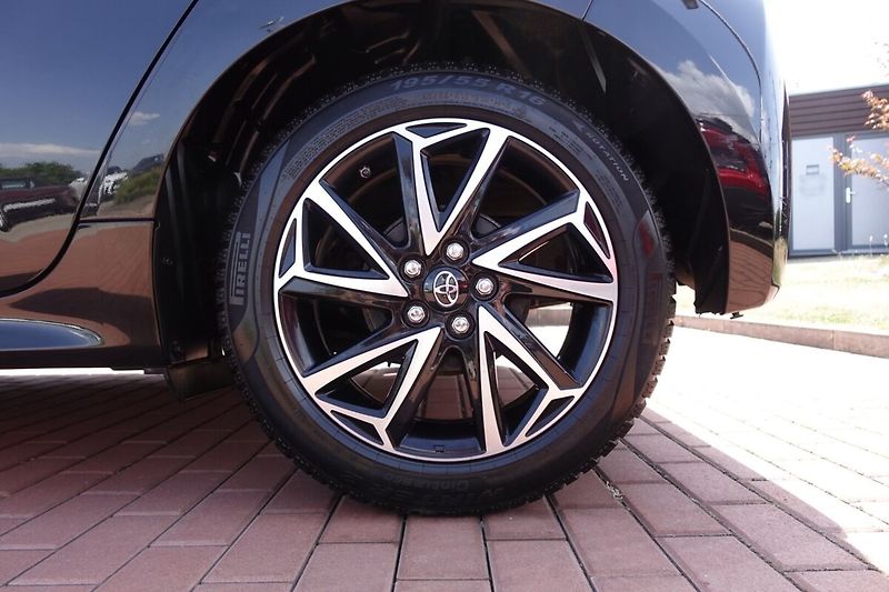 Toyota Yaris 1.5TNGA 125 - 6 MT Comfort Tec - fotka 8 z 27
