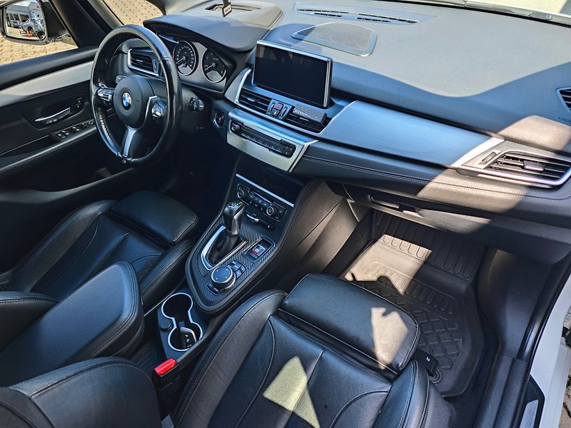 BMW Řada 2 (2016) 220D Grand Tourer M-paket - fotka 9 z 43
