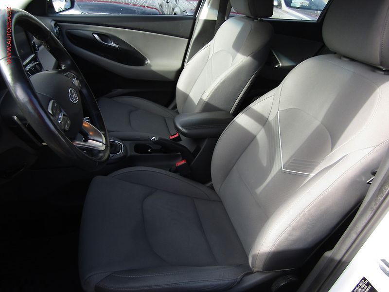 Hyundai i30 (2021) 1.6 CRDi, ČR, AT, park.kamera - fotka 9 z 19