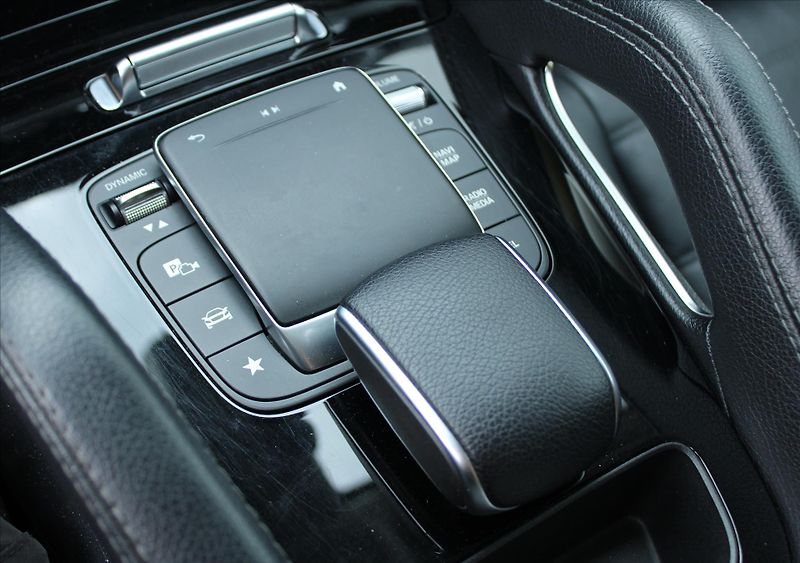 Mercedes-Benz GLE 300d 4MATIC TAŽNÉ 1.MAJ. ČR - fotka 23 z 28